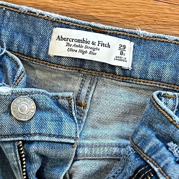 Ultra High Rise Ankle Straight Jeans from Abercrombie, Size 29S - Picture 2 of 2
